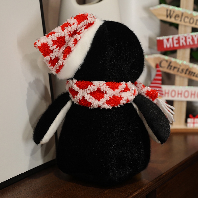 Peluche Pingouin Kawaii avec bonnet et écharpe de Noël brodés. Peluche Pingouin de Noël. 10