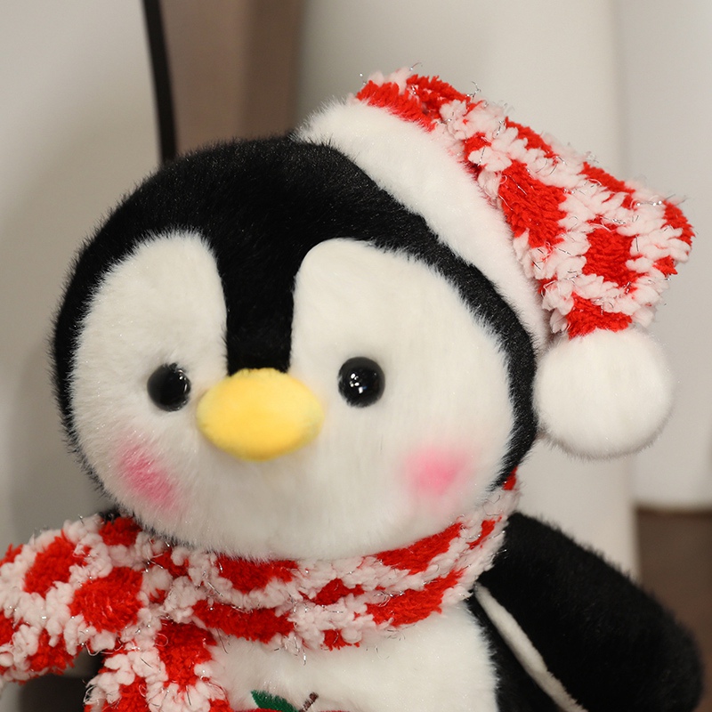 Peluche Pingouin Kawaii avec bonnet et écharpe de Noël brodés. Peluche Pingouin de Noël. 8