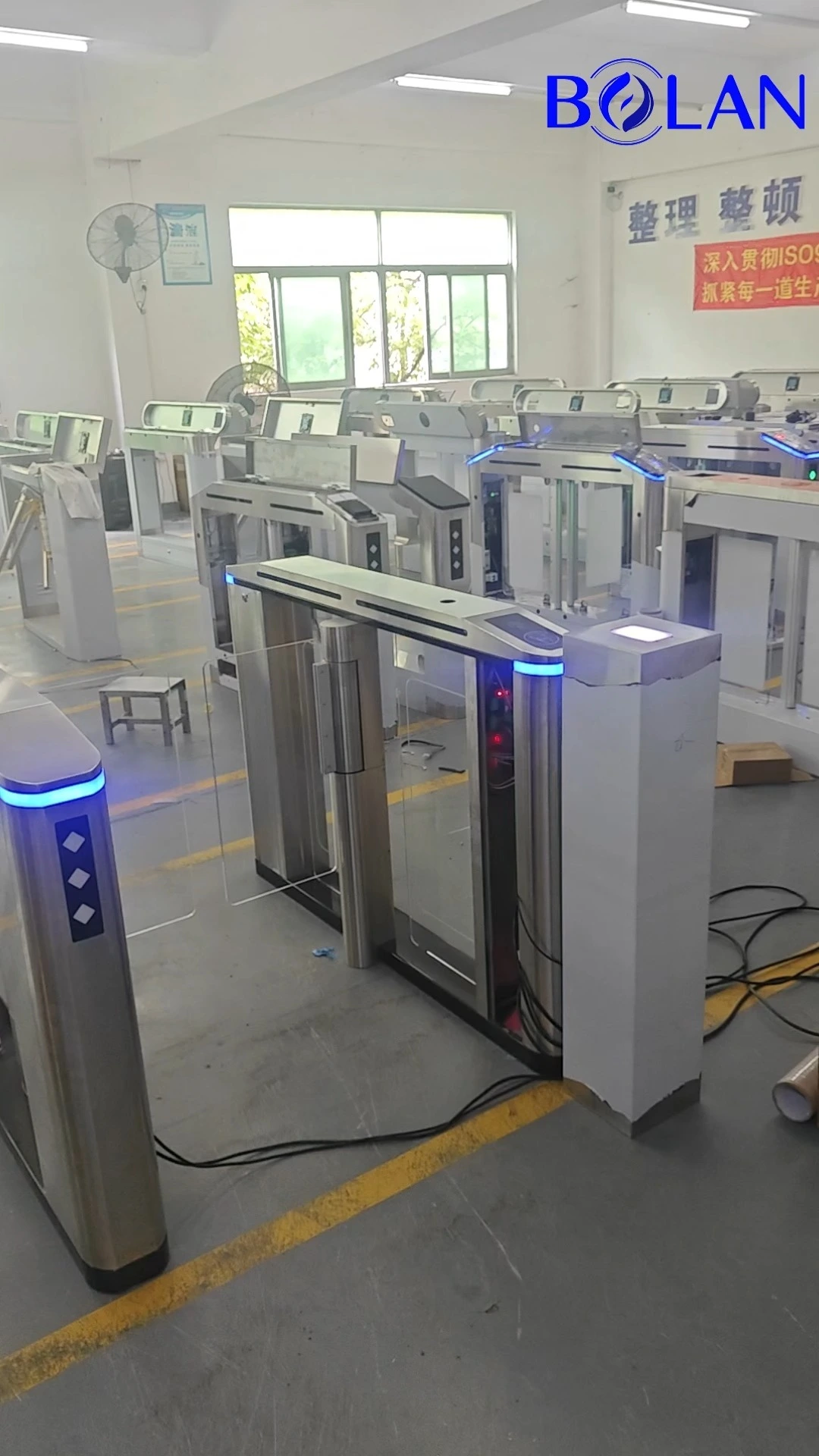 Poartă de acces rapidă cu control acces integrat și recunoaștere facială BLS-HS306 1