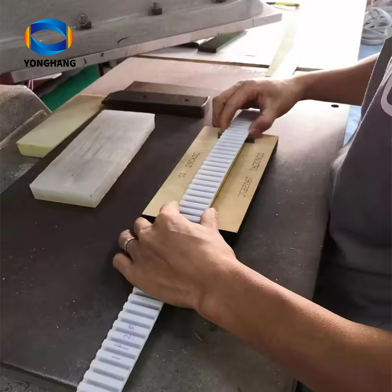 Toothed timing belt punching shear equipment 9