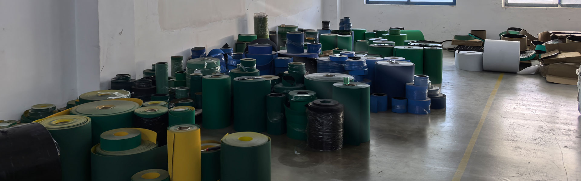 Customized Factory Black Straw Rubber conveyor belt Magic carpet conveyor belt manufacturers From China | Yonghang 7