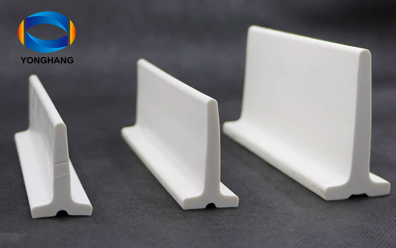 Conveyor belt with white boards