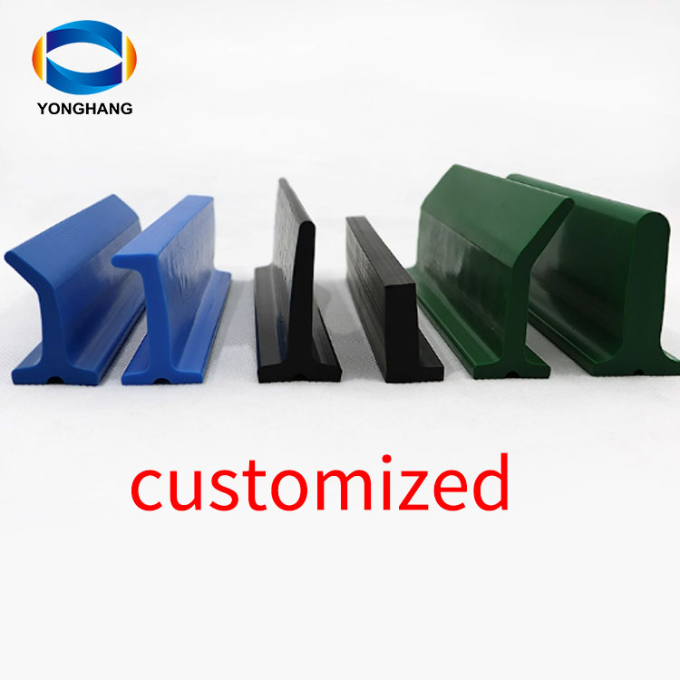 Conveyor belt with boards