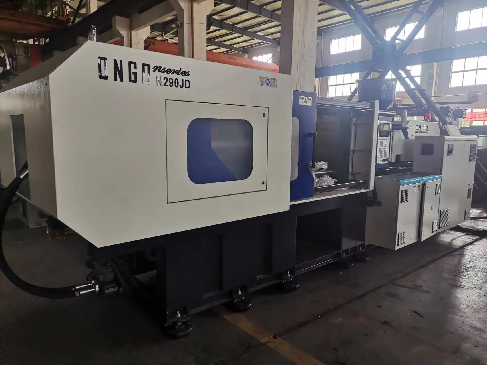 High speed injection molding machine for cup production 1