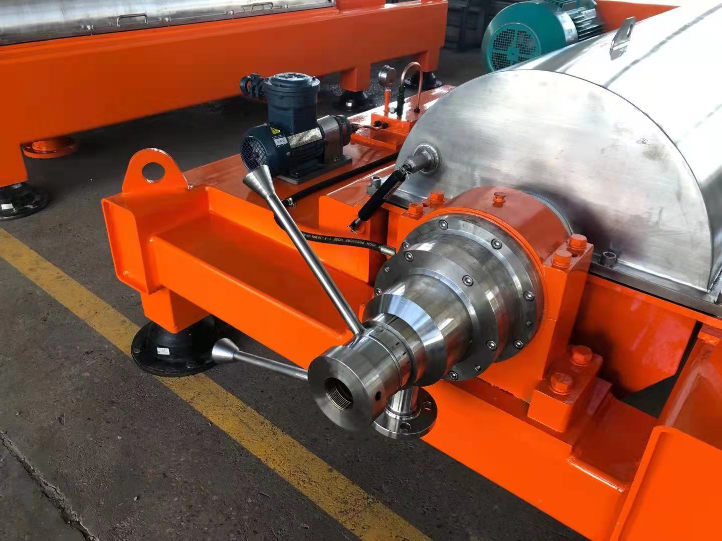 LWS three phase decanter centrifuge oil centrifuge separator machine for oil sludge separation in petroleum industry 2