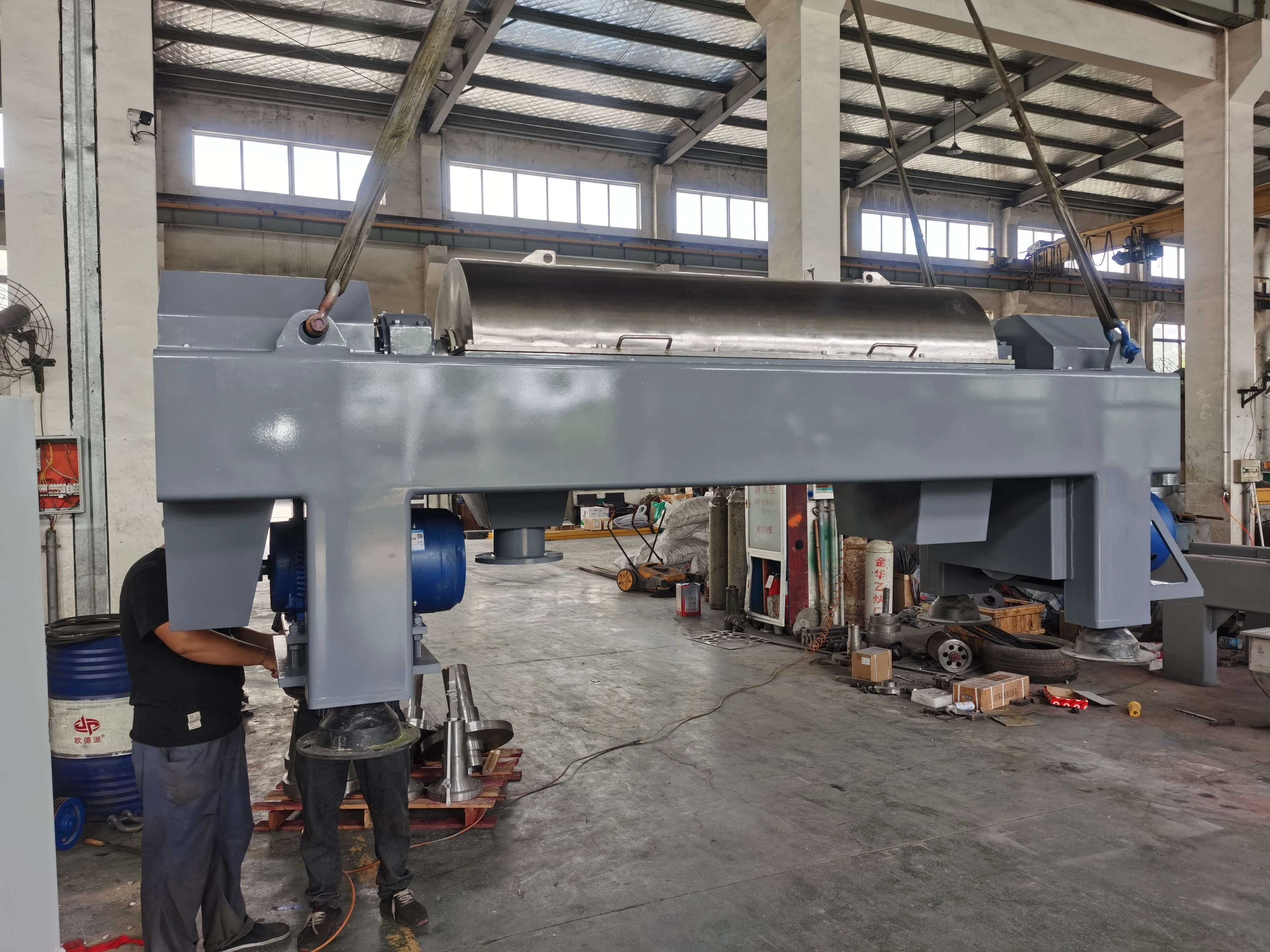 LW900 Decanter centrifuge for sludge thickening 1