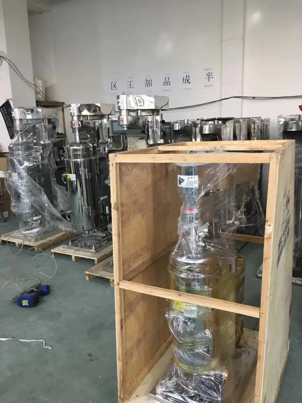  Centrífuga tubular Gq150 para la recolección y separación de espirulina, fabricada por una fábrica profesional en China.