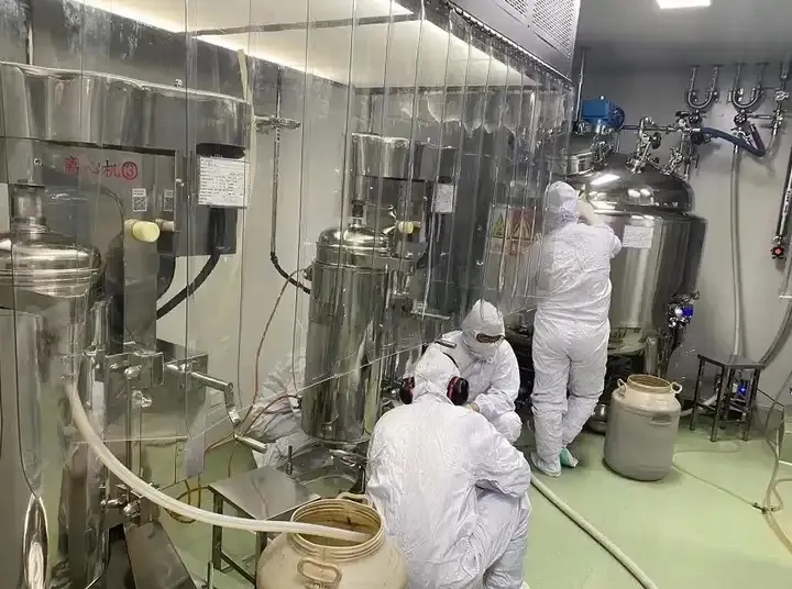  Hochgeschwindigkeits-Trennvorrichtung für die Graphenextraktion mittels Rohrzentrifuge für die industrielle Produktion