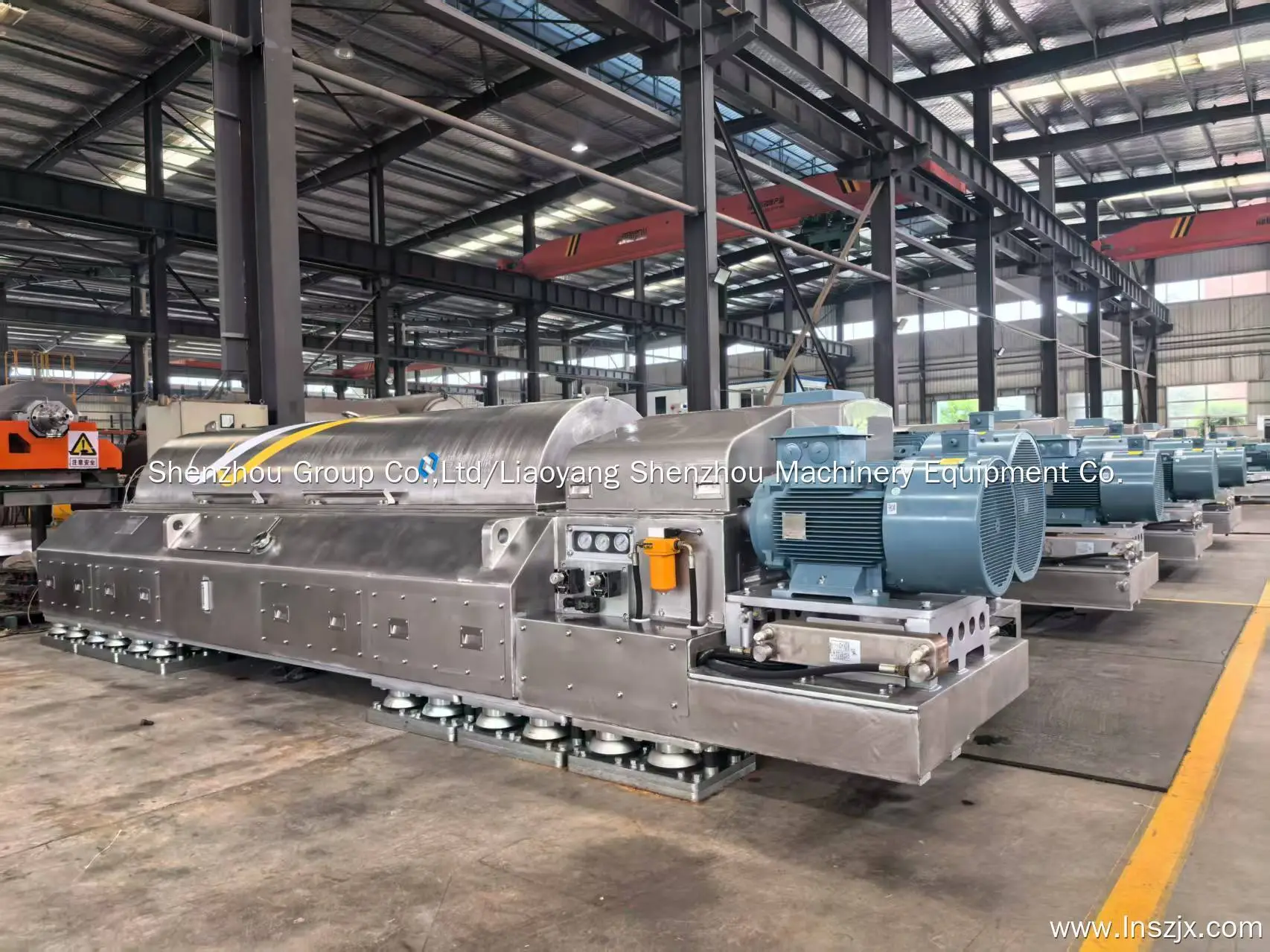 High-Speed Industrial Decanter Centrifuge for Wastewater Treatment Separation Equipment for Efficient Sludge Dewatering 1