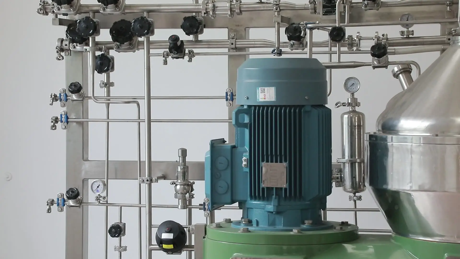 High-Efficiency Stainless Steel Cream Separator for Dairy Processing 2