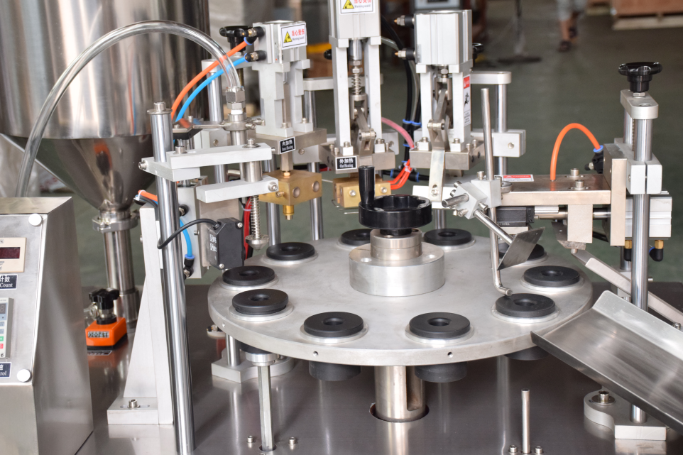 Shenzhou - Fabricant chinois de machines de remplissage et de scellage de tubes souples pour lotion corporelle - Machine de remplissage de tubes - Machine à succès 12