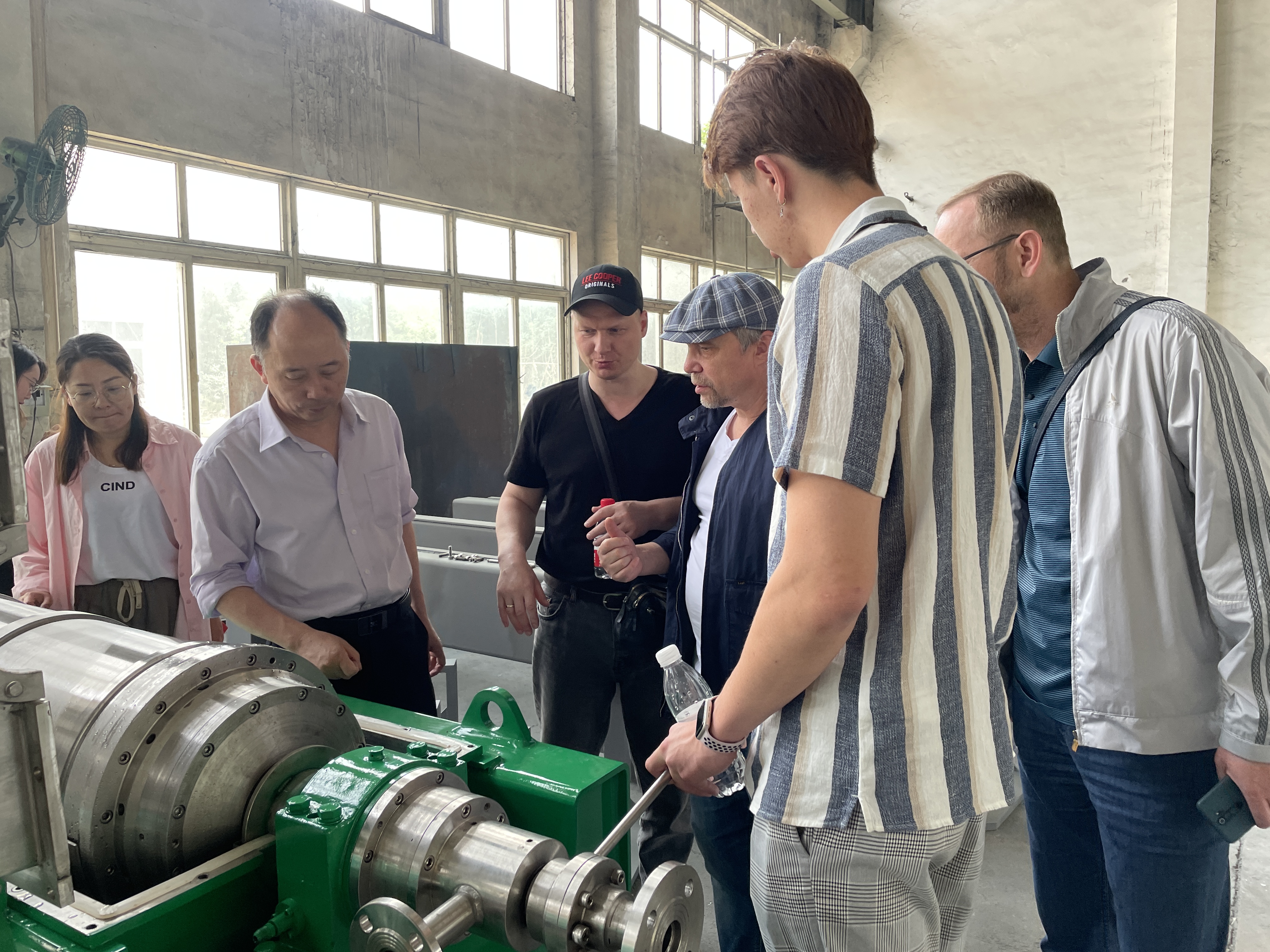 Best Russian Fish Oil Customer Visits Shenzhou Production Base Company - Shenzhou 1