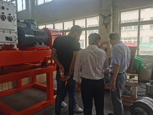 Turkey Customers Highly Praise Shenzhou' Technology And buy1 Pcs LWS520 Three Phase Decanter Centrifuge 3