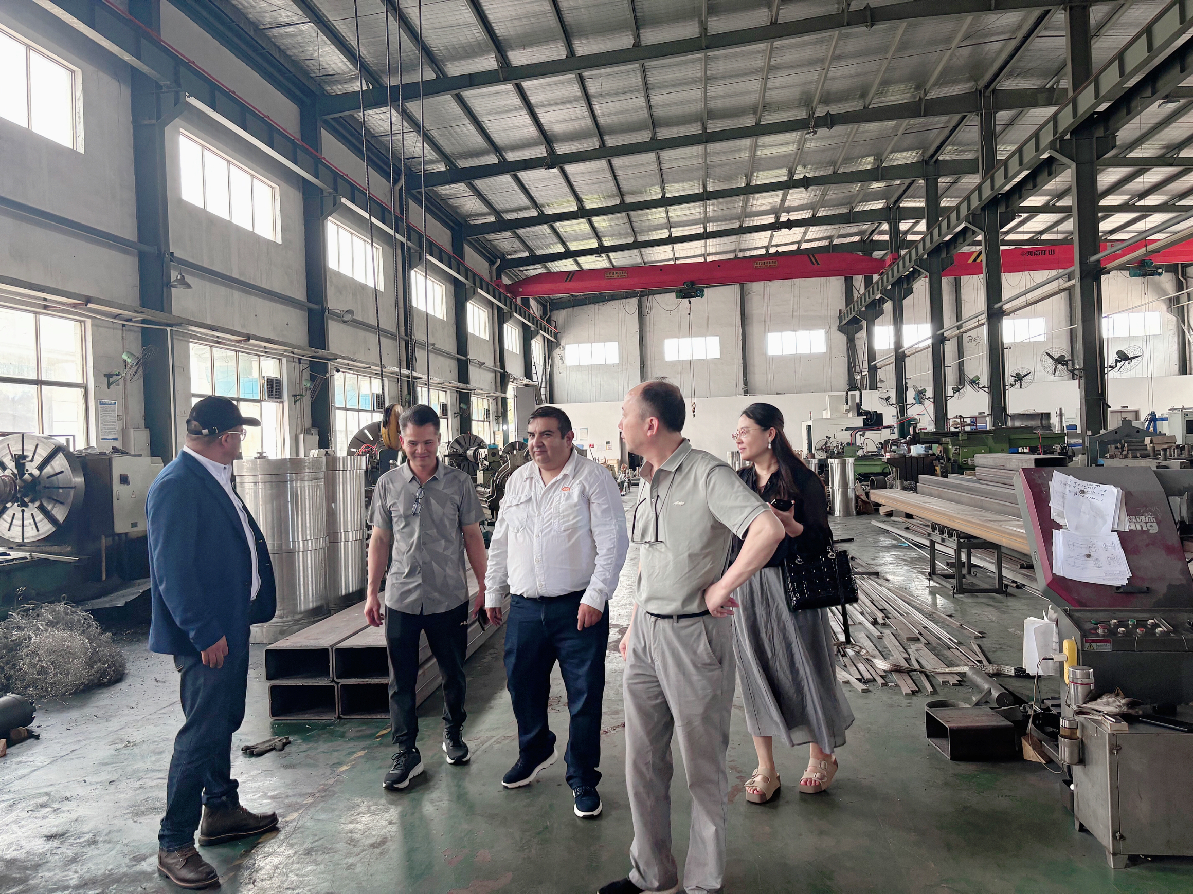 Turma technica ex Chile officinam Shenzhou visitavit. 1