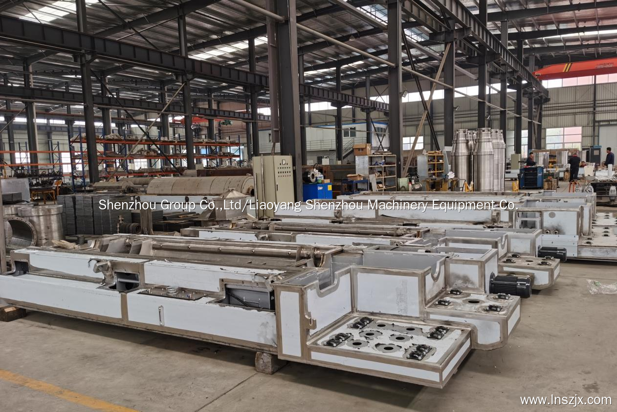 What is the movement process of materials in a decanter centrifuge? 2