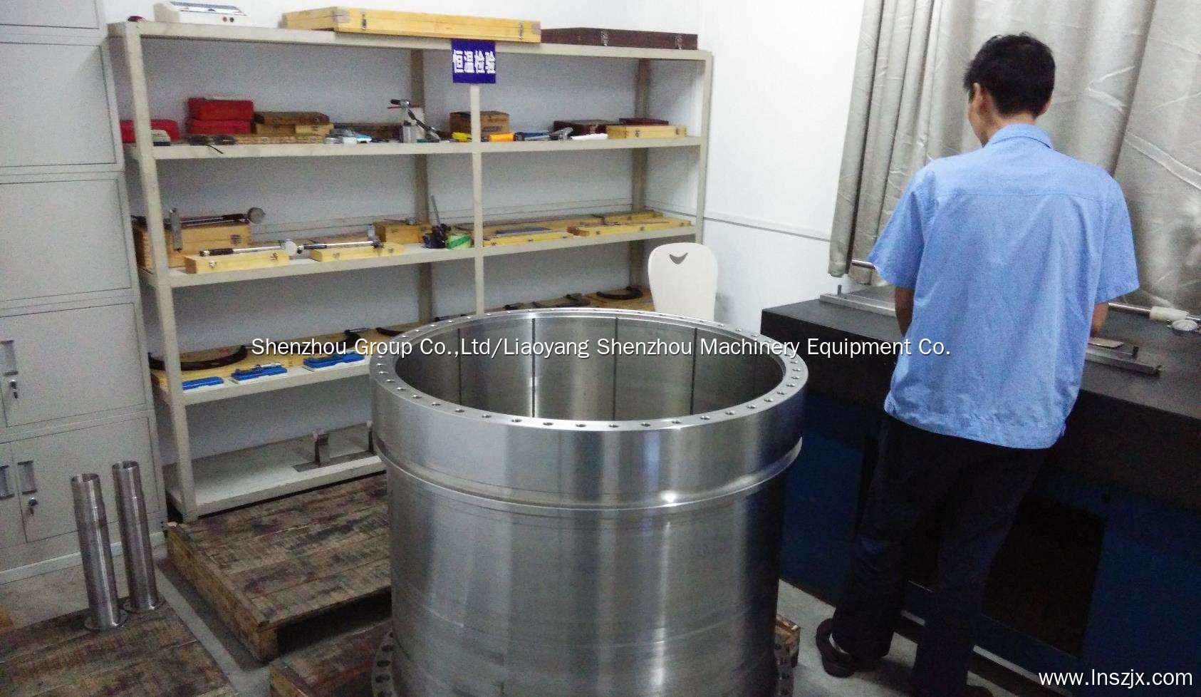 What is the movement process of materials in a decanter centrifuge? 1