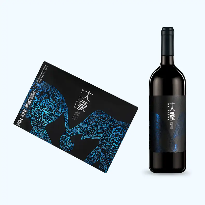 Etichette per vino personalizzate in carta testurizzata con verniciatura UV selettiva e lamina d'oro. 1