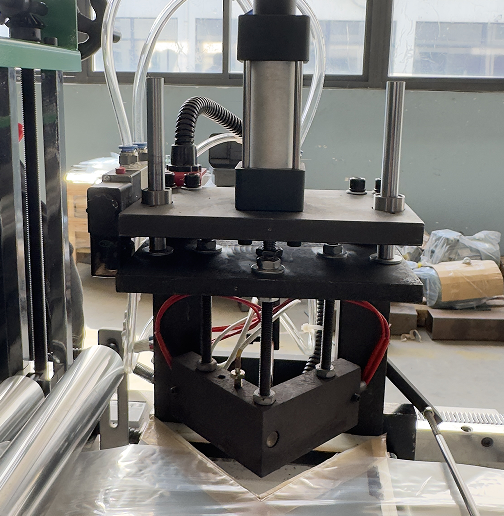 Side sealing bag making machine 7