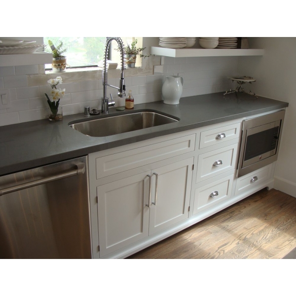 comptoirs de cuisine en quartz gris foncé résistant aux rayures 1