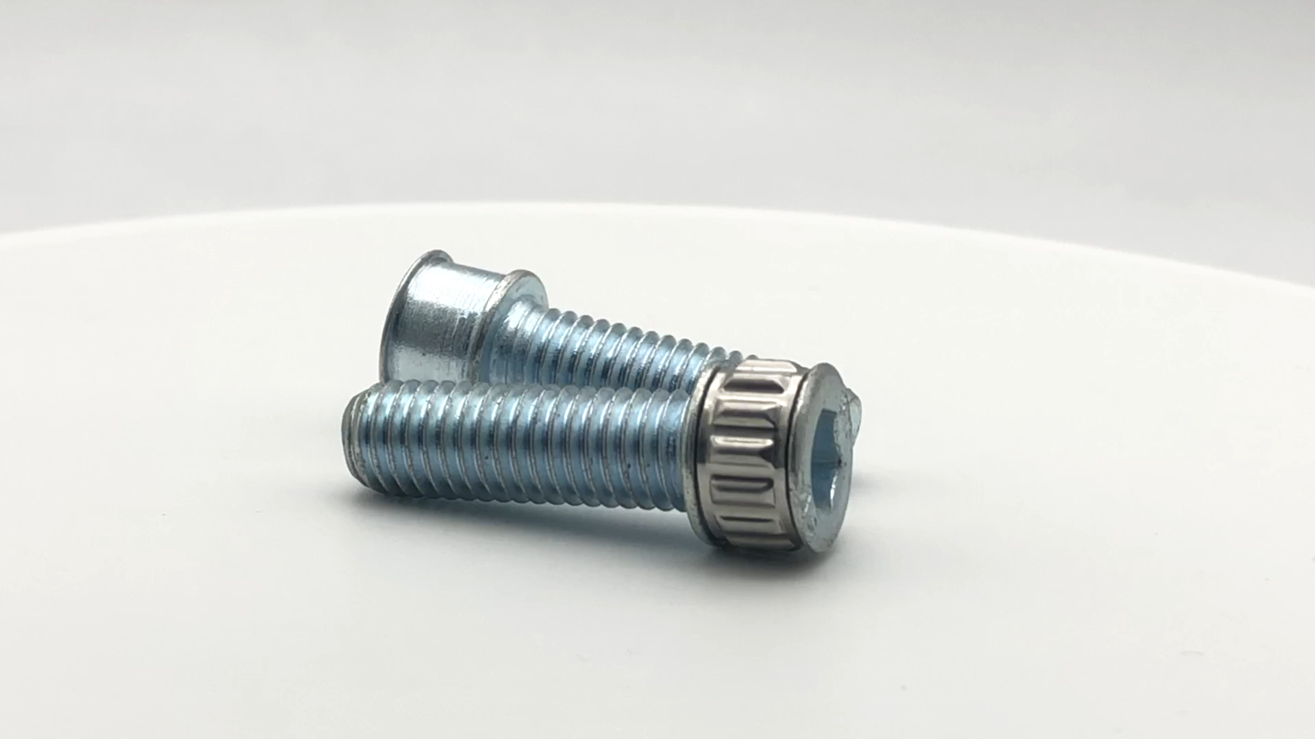 China Hot Sale m4 hex socket screw with guide hole screw din 6912 cheese head M4 - M12 1