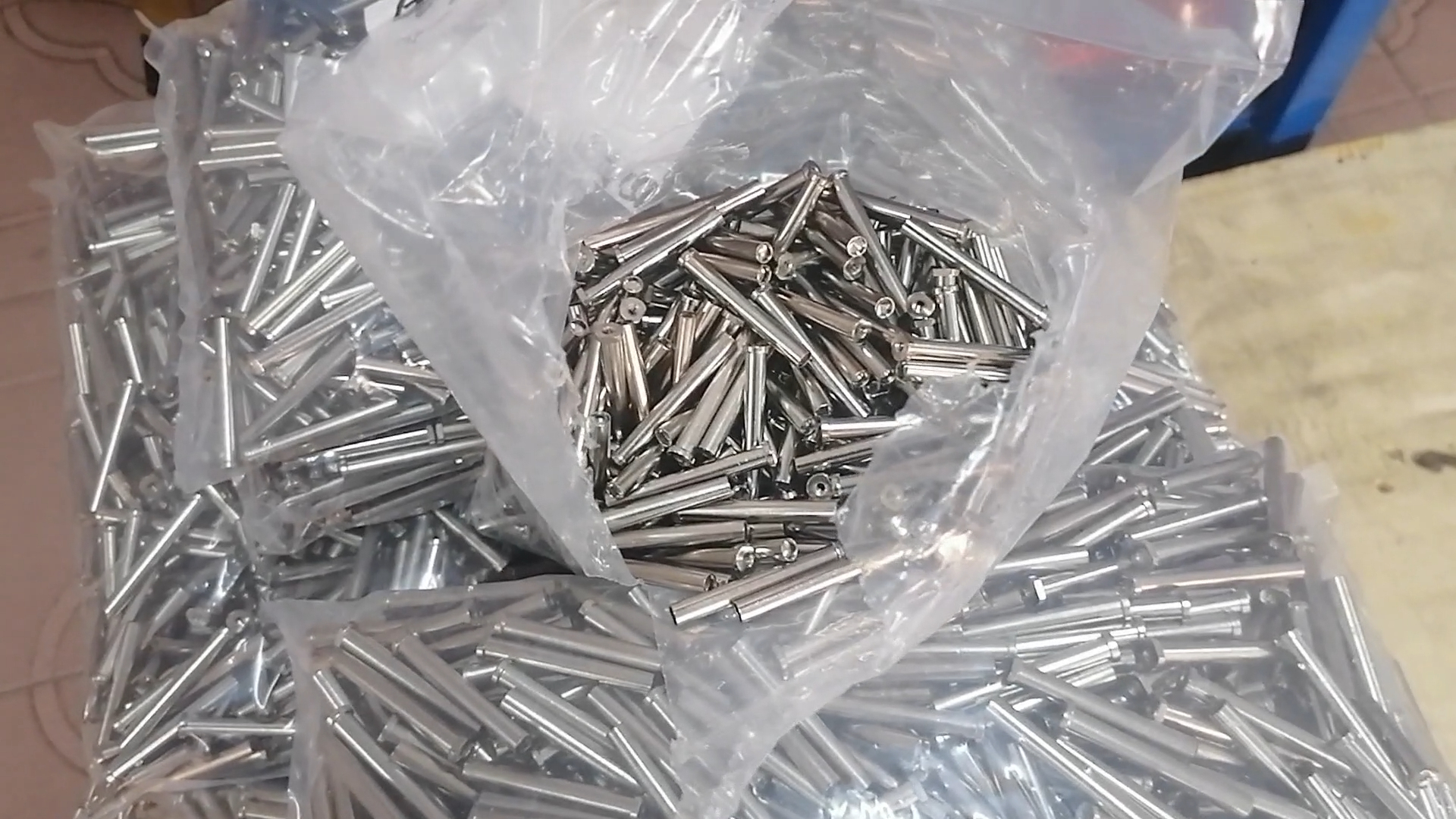 Super Selling Stainless Steel Safety Lock Hitch Pin with Double Chain for Securing Trailer Couplers 1