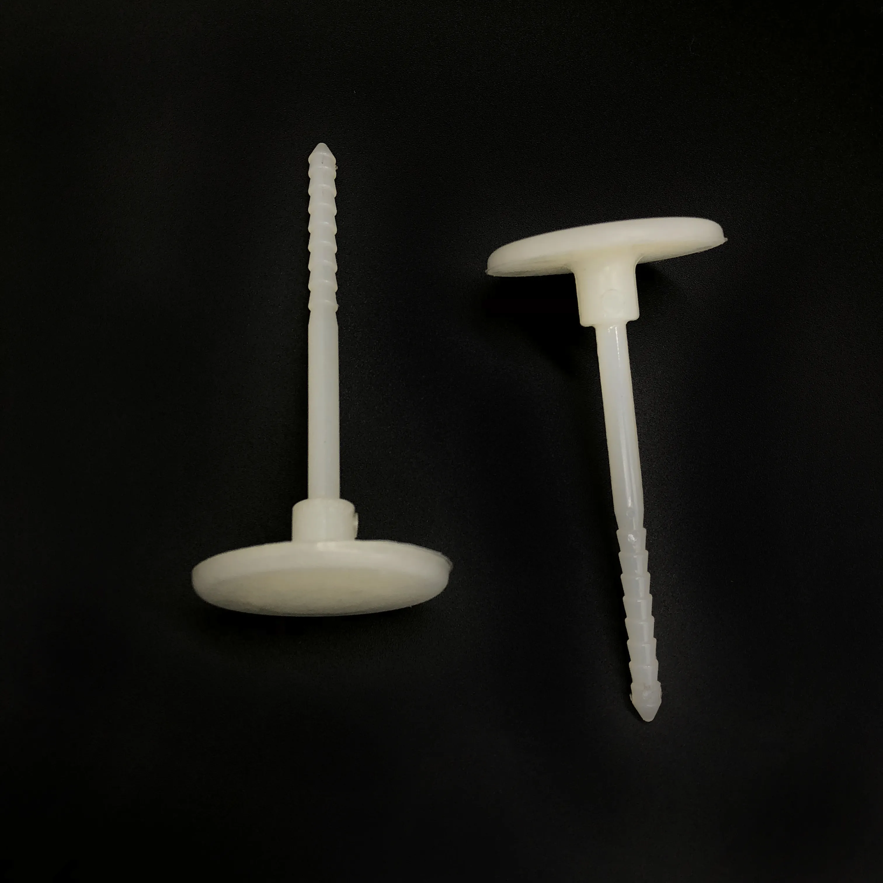 top wall plug suppliers | Chuanghe Fastener 3