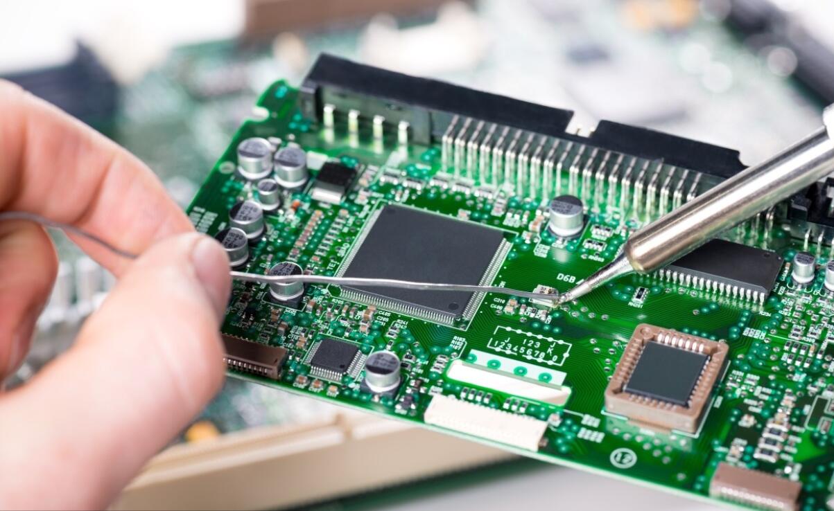 Why are precision fasteners so essential in automotive industry? 2