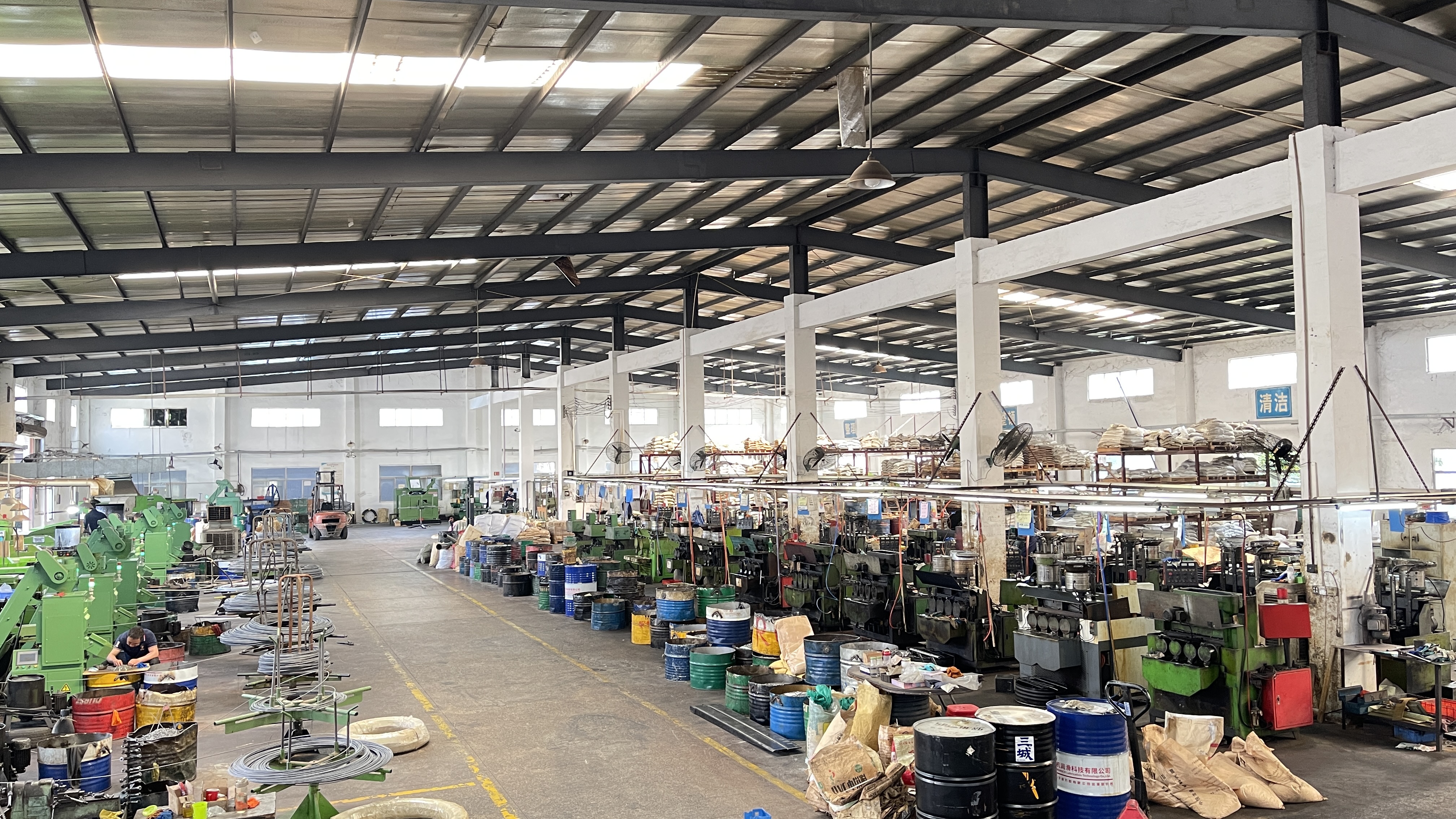 A fastener factory with 27 years of production experience, specializing in the production of precision parts for aviatio 2