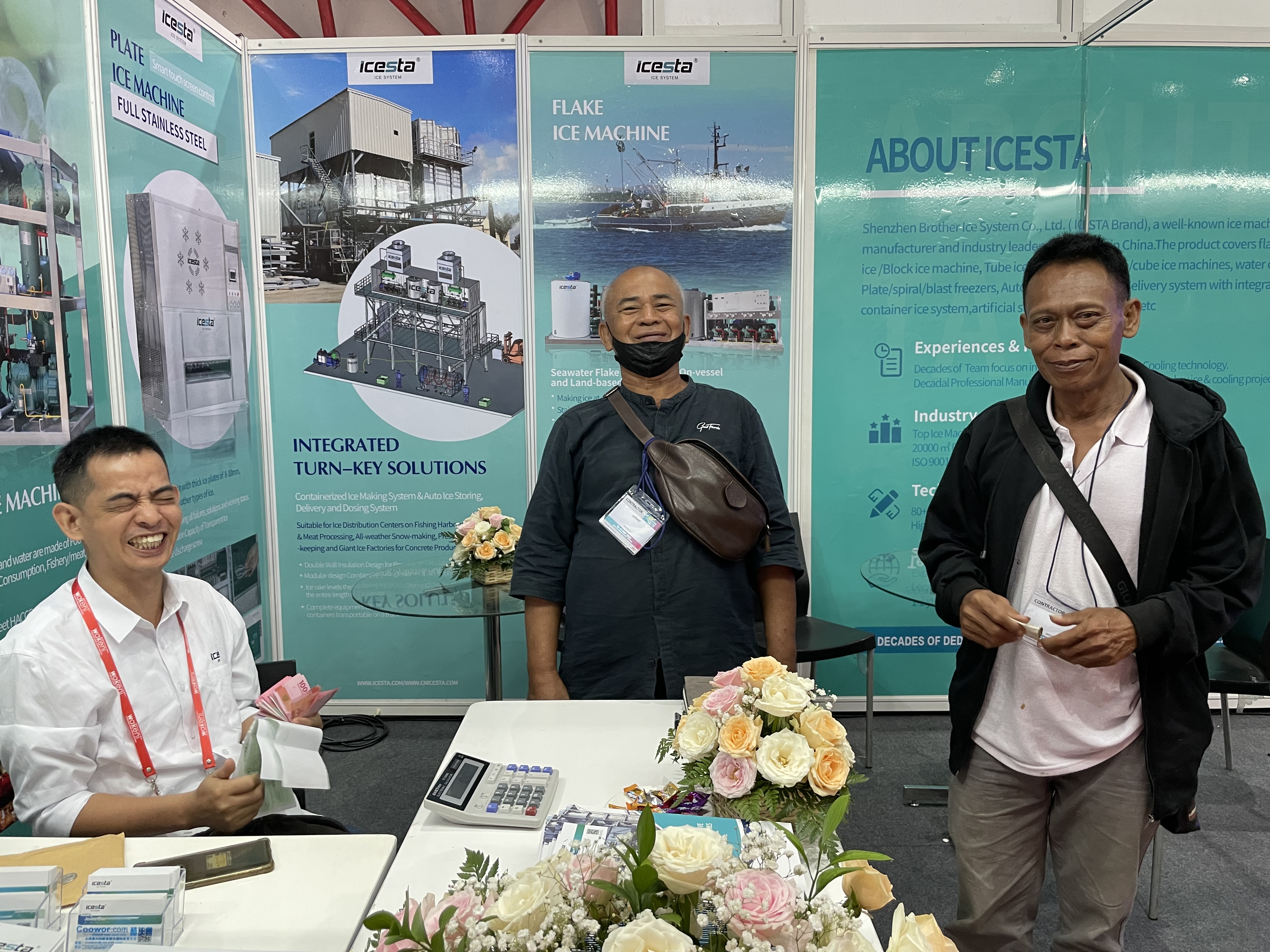 The ICESTA tube ice display machine was purchased directly with Indonesian currency 12