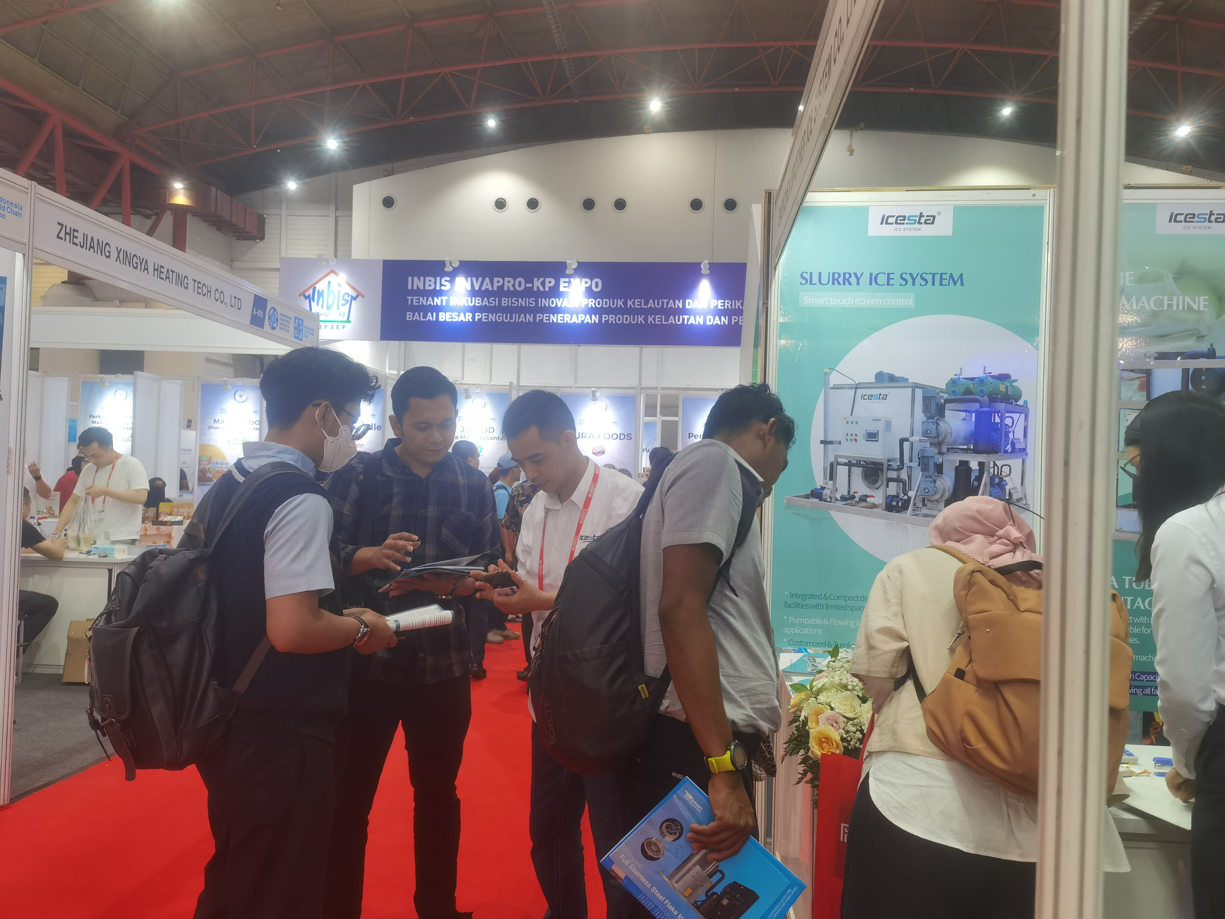 The ICESTA tube ice display machine was purchased directly with Indonesian currency 9