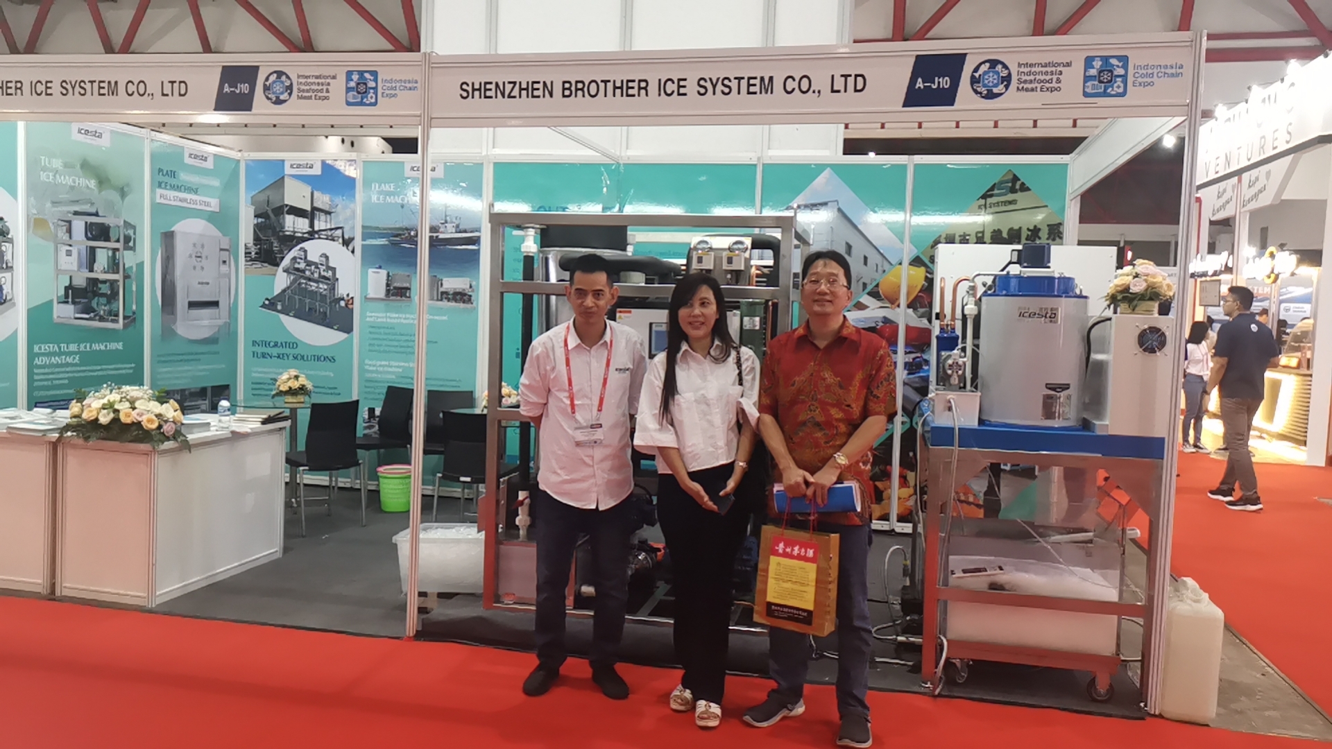 The ICESTA tube ice display machine was purchased directly with Indonesian currency 17