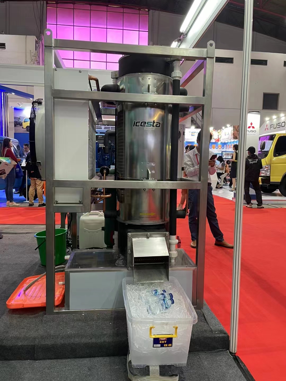 The ICESTA tube ice display machine was purchased directly with Indonesian currency 20