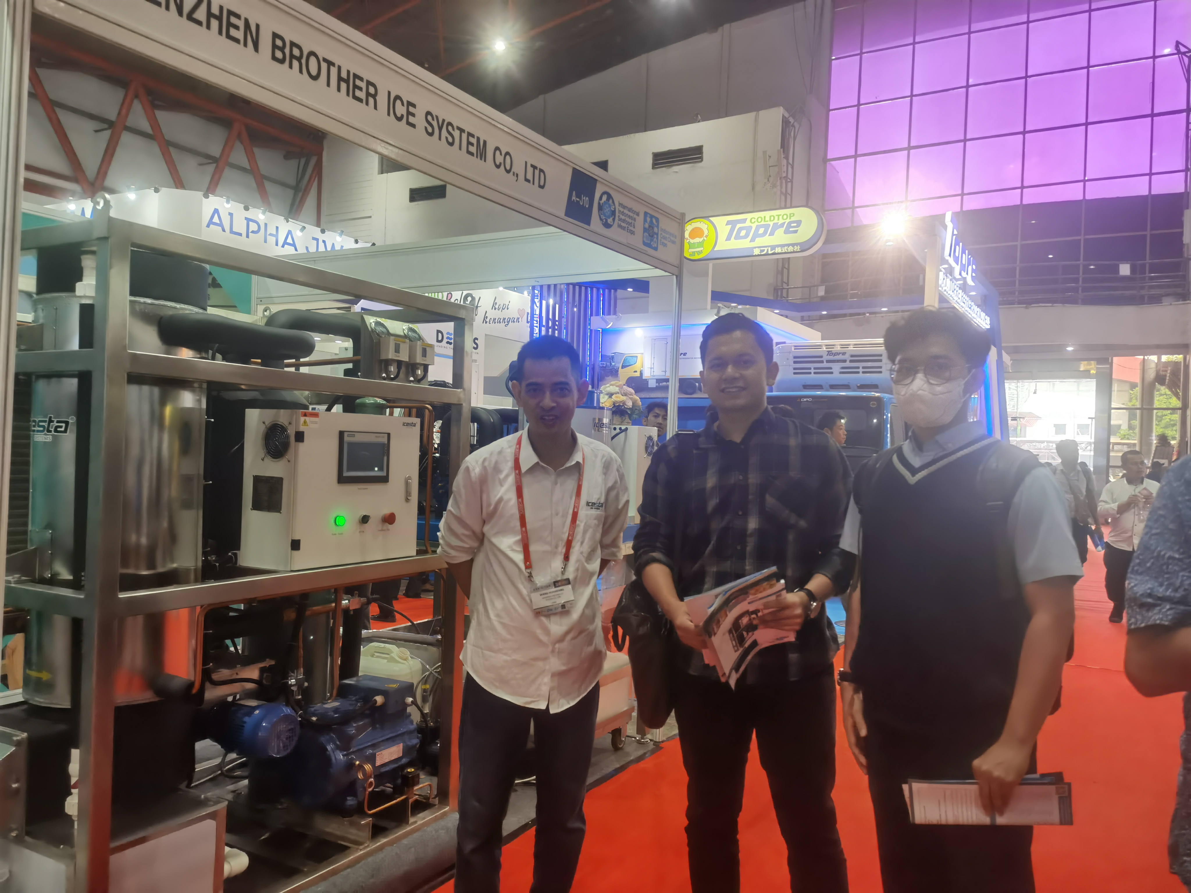 The ICESTA tube ice display machine was purchased directly with Indonesian currency 15