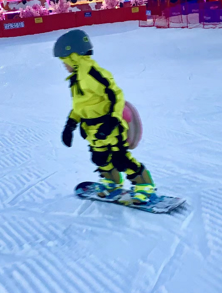 what is Arificial snow ice machine system? 6