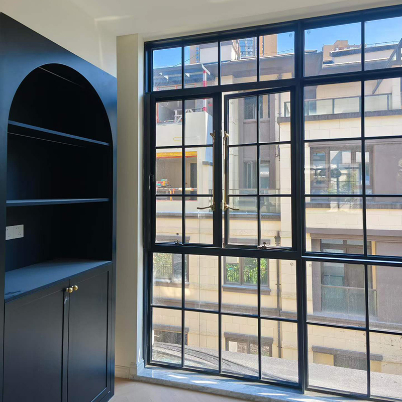 Ventana abatible de aluminio de estilo francés retro con apertura hacia afuera. 2