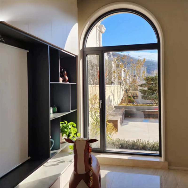 Ventana abatible con mosquitera integrada de forma especial 2