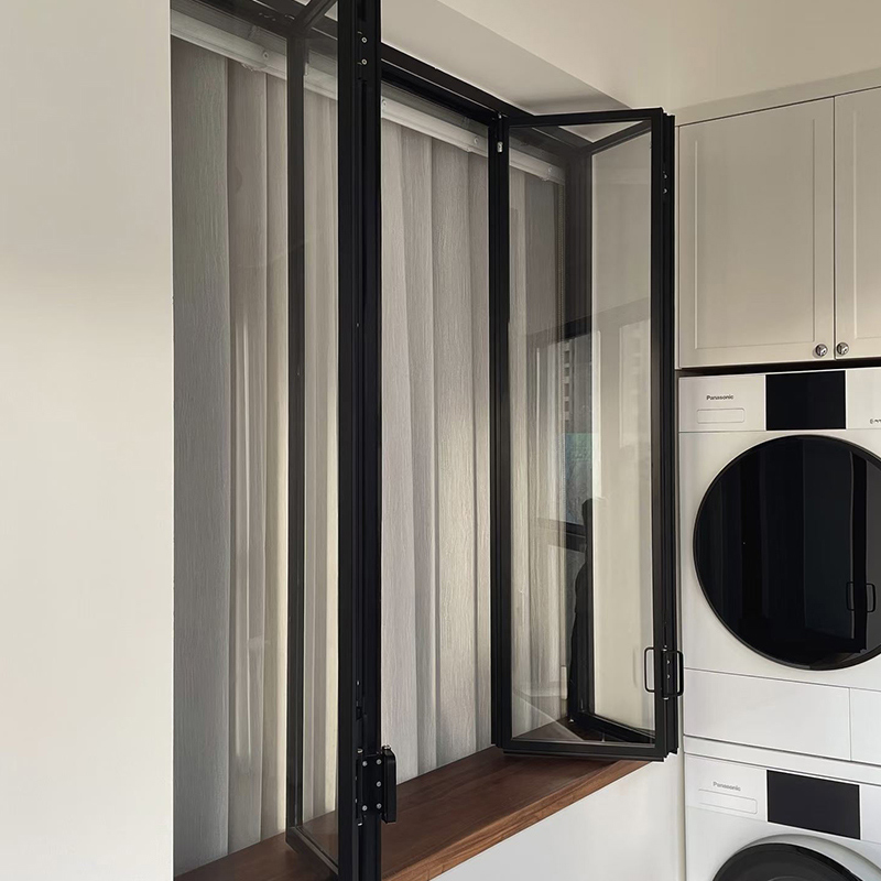 Ventana plegable de aluminio con marco estrecho y perfiles delgados. 1