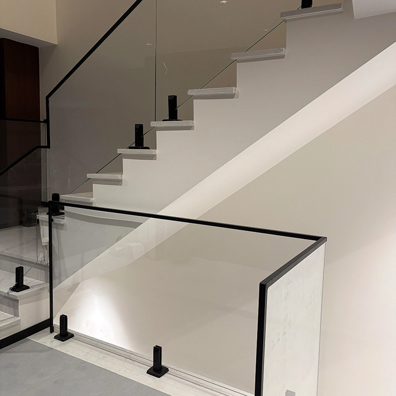 Modern Stair Glass Balustrade with Toughened Glass Panels and Black Handrail 1