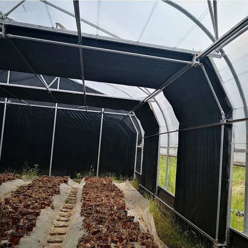 Invernadero automático de un solo tramo con sistema de sombreado y oscurecimiento automático. 1