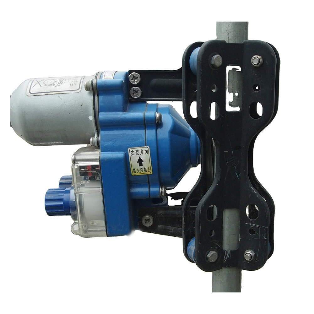 Machine à enrouler les films pour applications automatiques résistante aux intempéries, conçue pour une ventilation efficace des toits et des parois des serres. 1