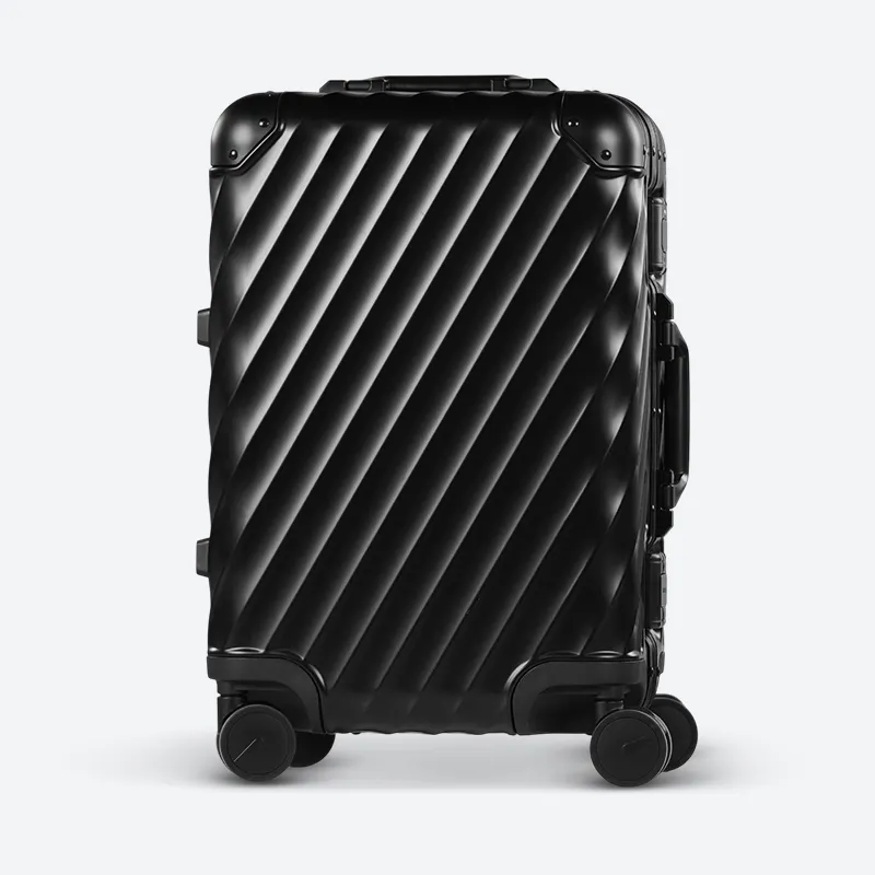 The Advantages Of Choosing Aluminum Luggage 1