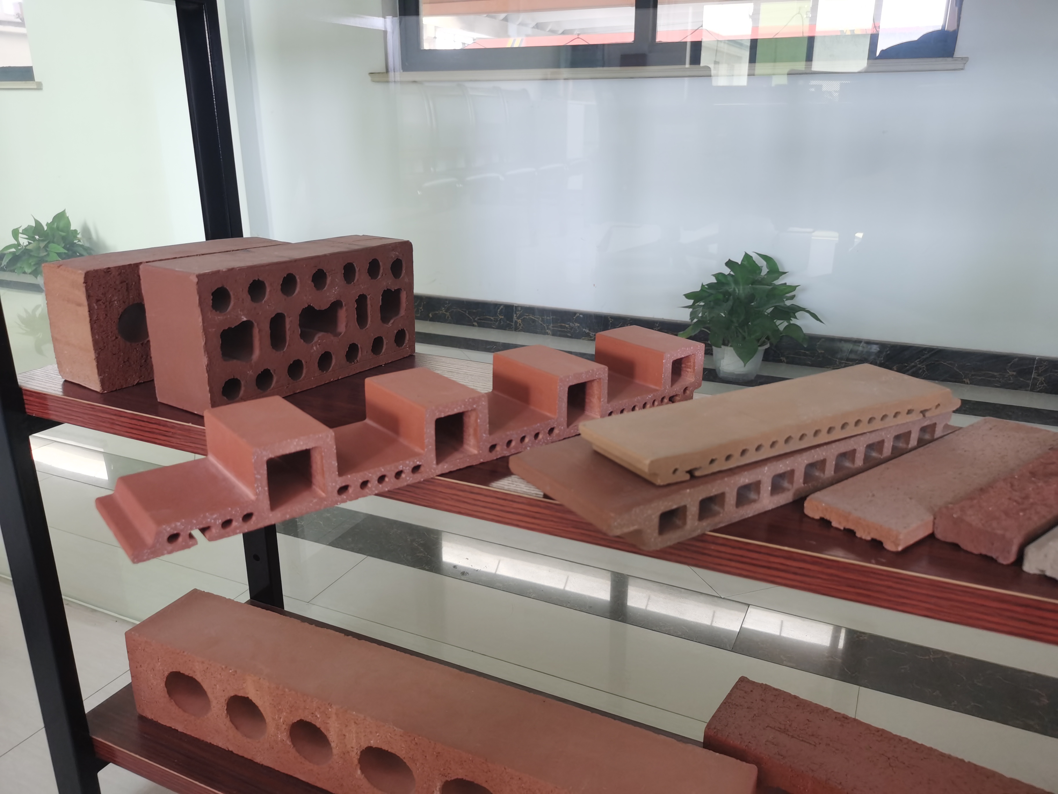 Máquina para fabricar baldosas de ladrillo y revestimiento de terracota para paredes de arcilla cerámica 3