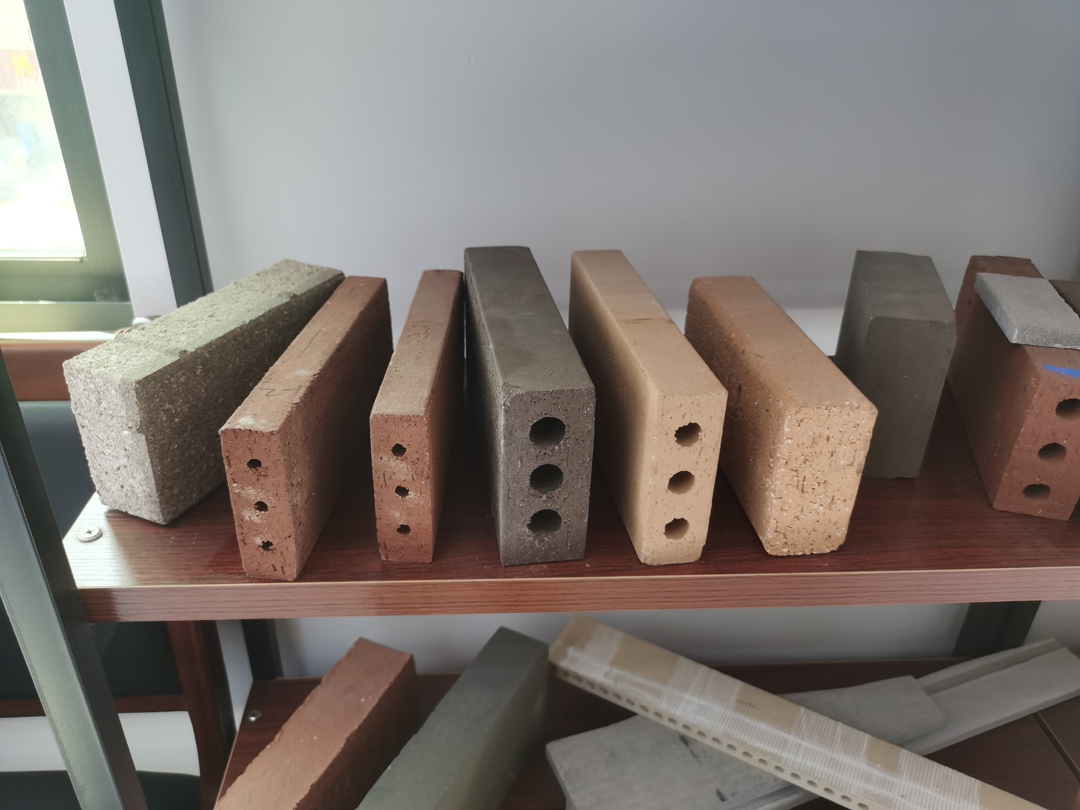 Máquina para fabricar baldosas de ladrillo y revestimiento de terracota para paredes de arcilla cerámica 2