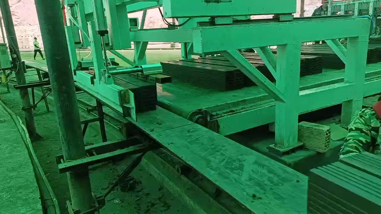 Hệ thống xếp gạch tự động bằng robot 1