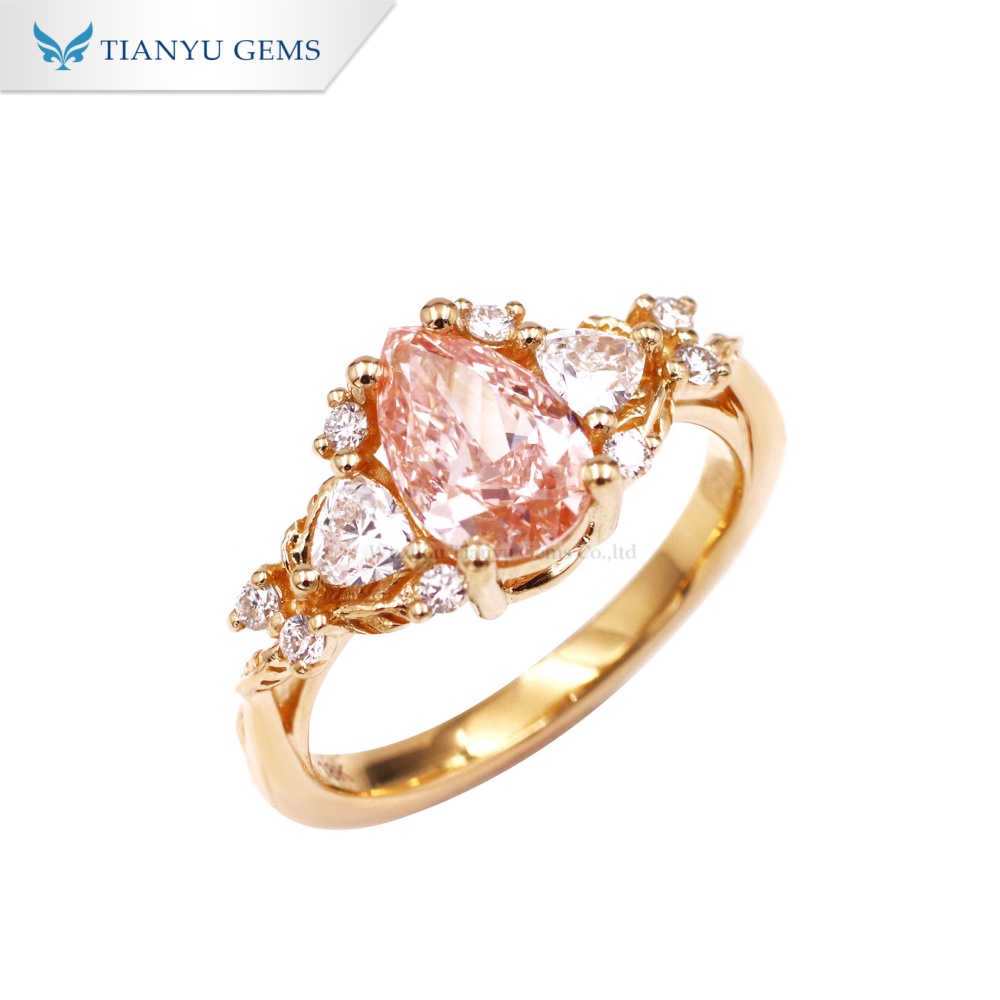 Anillo de compromiso Tianyu Gems de oro amarillo de 18k con diamante rosa cultivado en laboratorio en forma de pera para mujer. 3