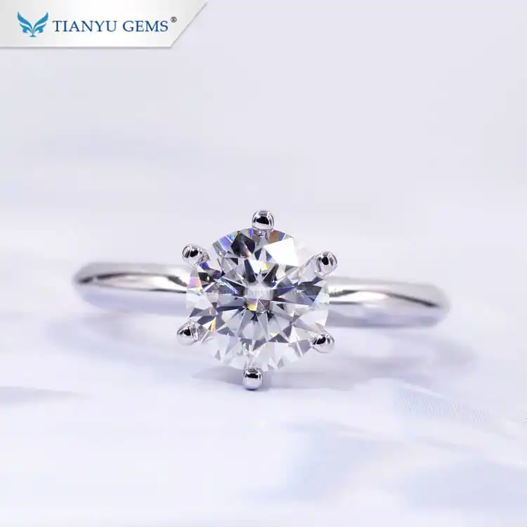 Pt950 White Moissanite Six Prong Diamond Ring 1