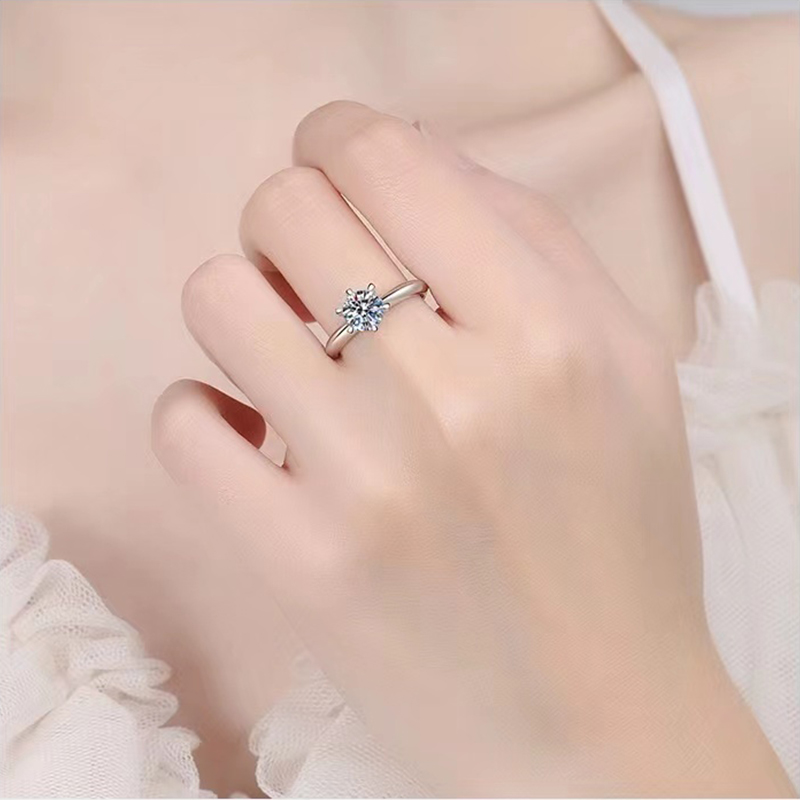 Pt950 White Moissanite Six Prong Diamond Ring 10