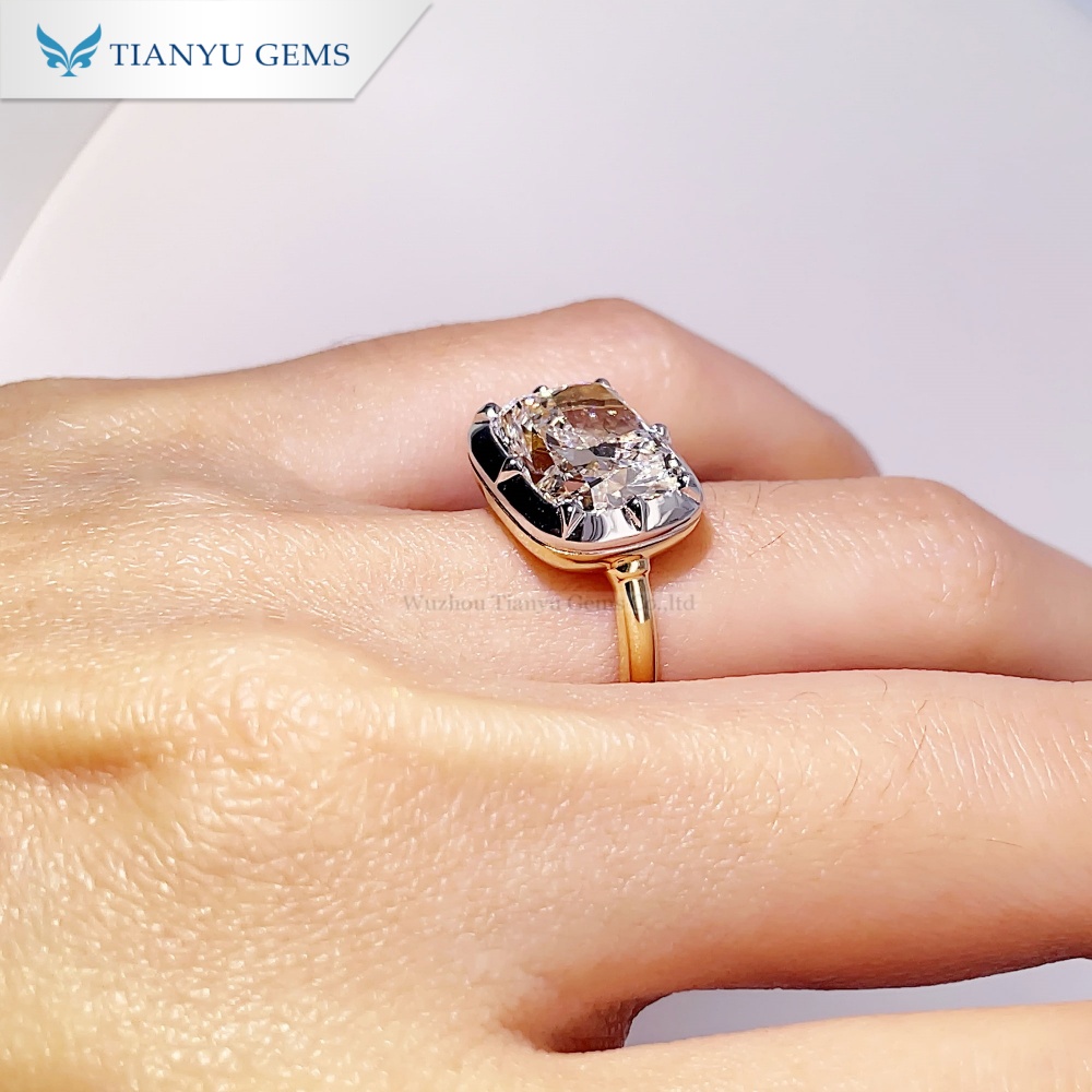 Anillo de compromiso Tianyu Gems con diamante cultivado en laboratorio de talla cojín en oro amarillo y blanco de 18k. 3