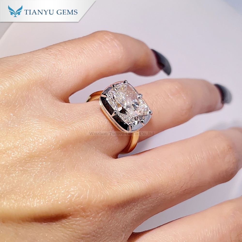 Anillo de compromiso Tianyu Gems con diamante cultivado en laboratorio de talla cojín en oro amarillo y blanco de 18k. 2