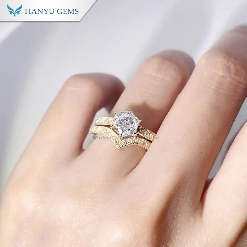 Tianyu Gems 六角形カットモアッサナイト ヴィンテージ彫刻リング